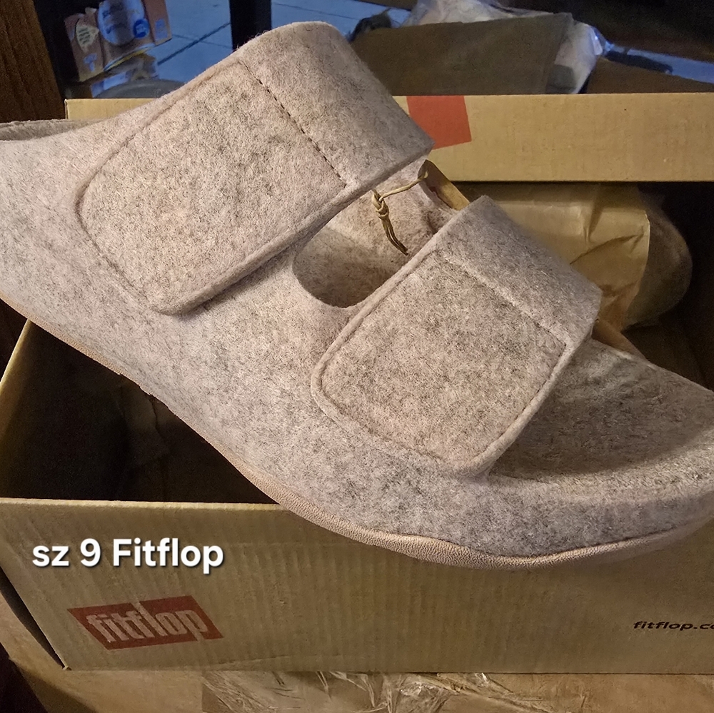 New FitFlop Women's Mauvey-Tan Slippers Sz 9